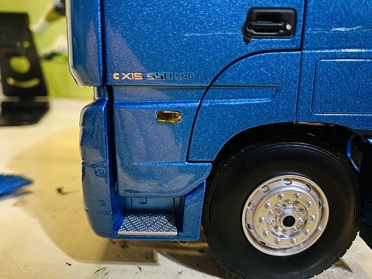 售价不高，做工还不错的卡车模型之一：福田欧曼EST LNG牵引车模型实拍 - 第17张