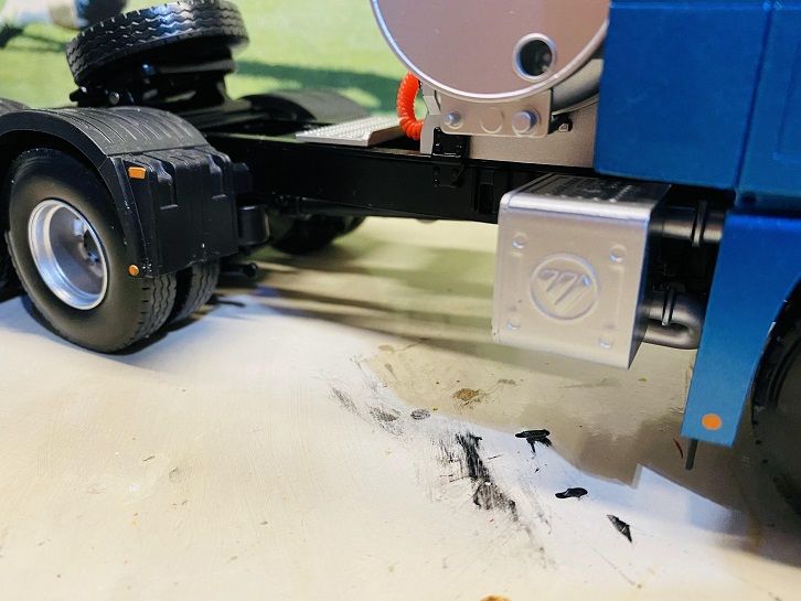 售价不高，做工还不错的卡车模型之一：福田欧曼EST LNG牵引车模型实拍 - 第33张