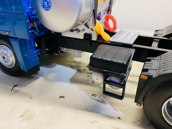 售价不高，做工还不错的卡车模型之一：福田欧曼EST LNG牵引车模型实拍 - 第34张