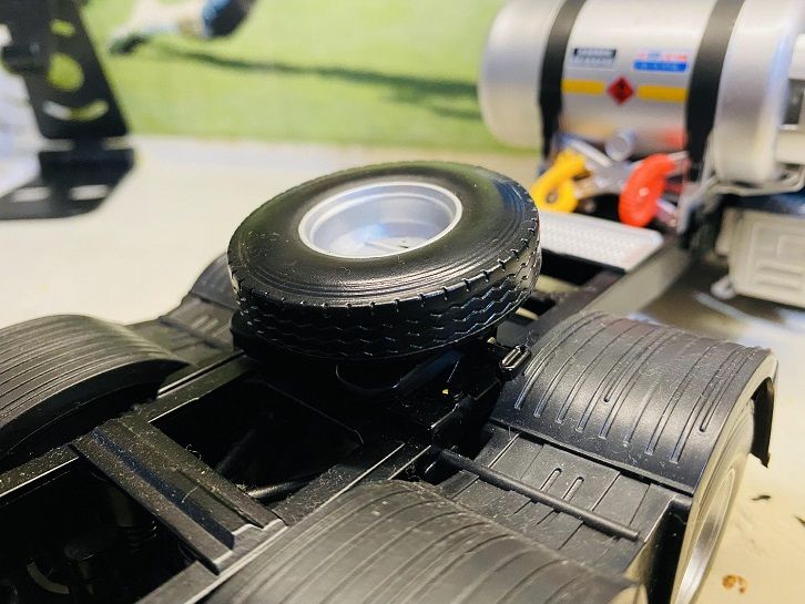 售价不高，做工还不错的卡车模型之一：福田欧曼EST LNG牵引车模型实拍 - 第38张