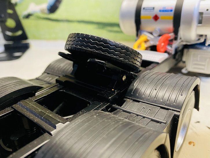 售价不高，做工还不错的卡车模型之一：福田欧曼EST LNG牵引车模型实拍 - 第39张