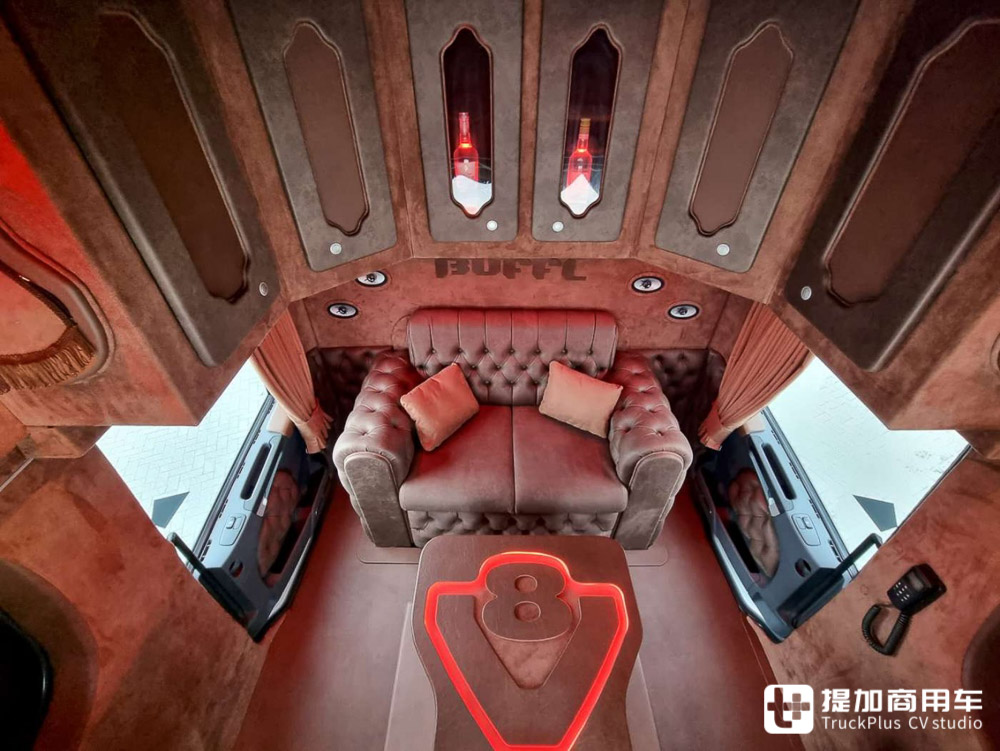 驾驶室内开派对,四门改装斯堪尼亚R730 XXXL实拍 - 第14张 - 提加商用车网 驾驶室内开派对,四门改装斯堪尼亚R730 XXXL实拍 - 第14张