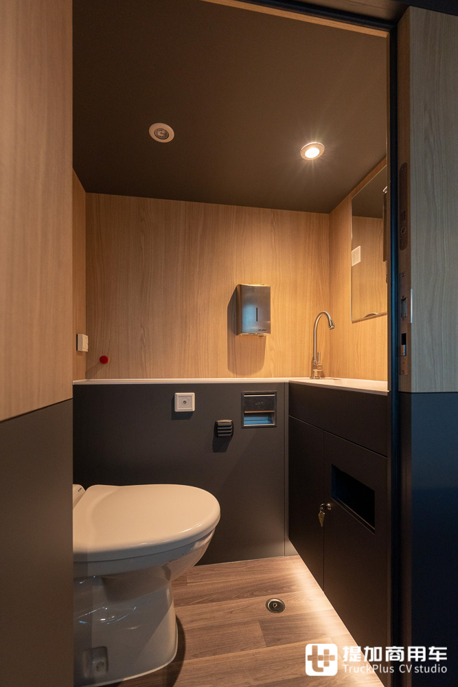 豪华大巴界的天花板?定制款尼奥普兰Skyliner双层公路客车实拍 - 第19张 - 提加商用车网 豪华大巴界的天花板?定制款尼奥普兰Skyliner双层公路客车实拍 - 第19张