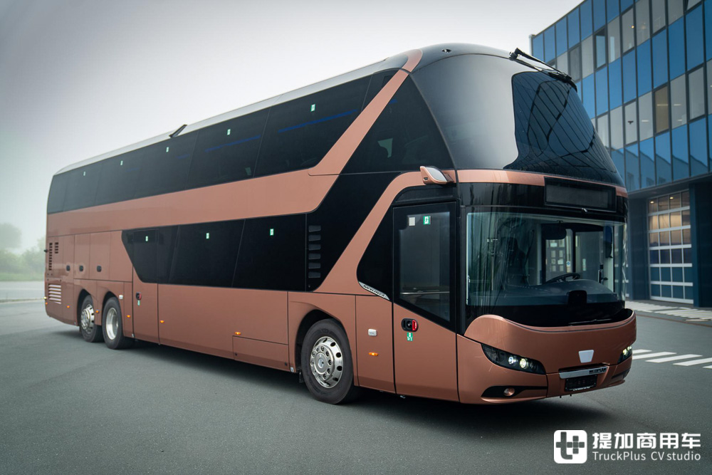 豪华大巴界的天花板?定制款尼奥普兰Skyliner双层公路客车实拍 - 第2张 - 提加商用车网 豪华大巴界的天花板?定制款尼奥普兰Skyliner双层公路客车实拍 - 第2张