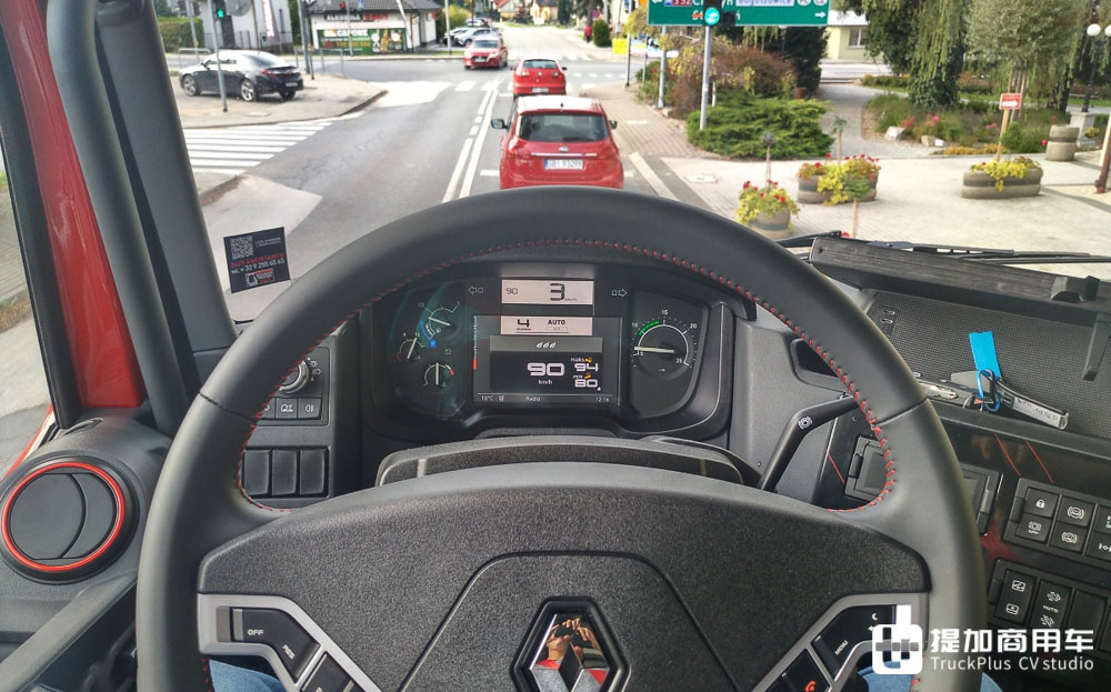 全新一代雷诺T-High卡车实拍,雷诺旗舰卡车的进化之作,到底有何不一样? - 第24张 - 提加商用车网 全新一代雷诺T-High卡车实拍,雷诺旗舰卡车的进化之作,到底有何不一样? - 第24张