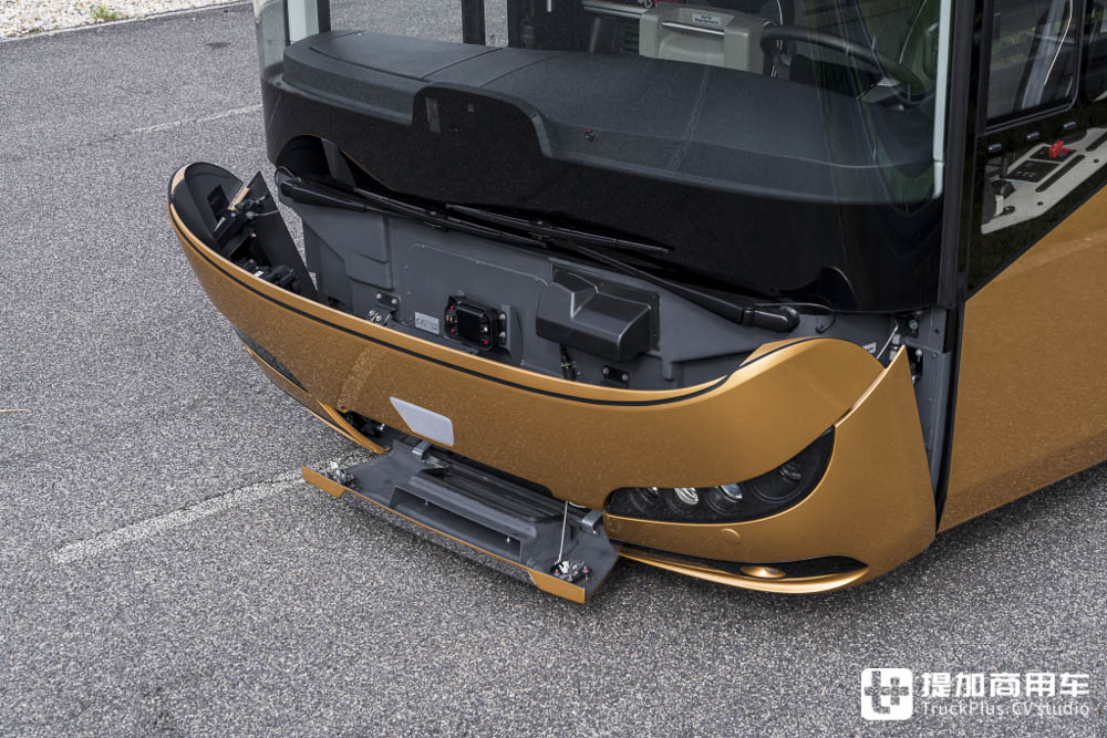 豪华大巴界的天花板?定制款尼奥普兰Skyliner双层公路客车实拍 - 第4张 - 提加商用车网 豪华大巴界的天花板?定制款尼奥普兰Skyliner双层公路客车实拍 - 第4张