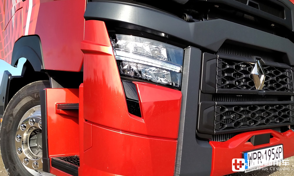 全新一代雷诺T-High卡车实拍,雷诺旗舰卡车的进化之作,到底有何不一样? - 第4张 - 提加商用车网 全新一代雷诺T-High卡车实拍,雷诺旗舰卡车的进化之作,到底有何不一样? - 第4张