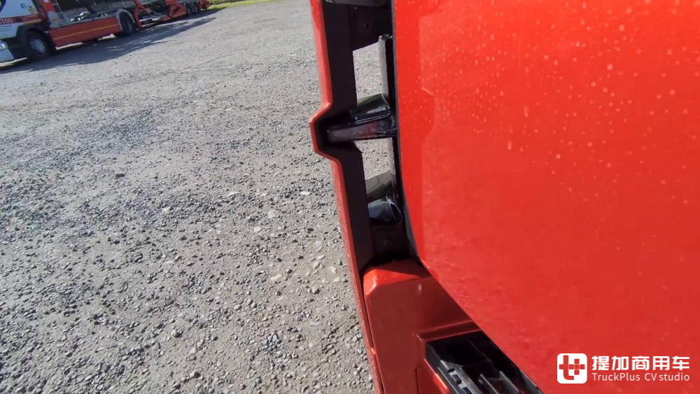 全新一代雷诺T-High卡车实拍,雷诺旗舰卡车的进化之作,到底有何不一样? - 第5张 - 提加商用车网 全新一代雷诺T-High卡车实拍,雷诺旗舰卡车的进化之作,到底有何不一样? - 第5张