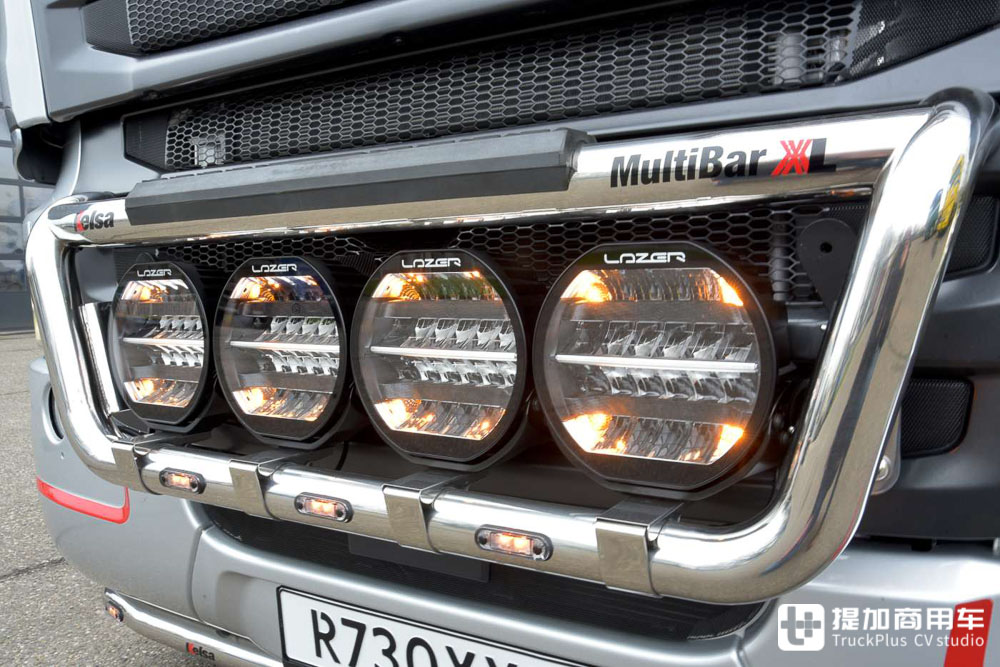 驾驶室内开派对,四门改装斯堪尼亚R730 XXXL实拍 - 第5张 - 提加商用车网 驾驶室内开派对,四门改装斯堪尼亚R730 XXXL实拍 - 第5张