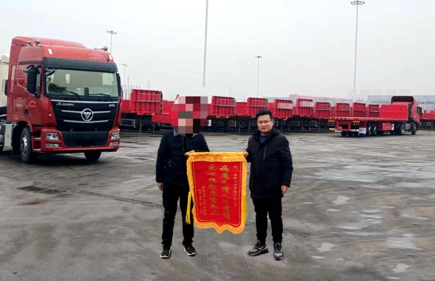 华兴车辆善举暖人心，卡友感激送来锦旗！ - 第1张