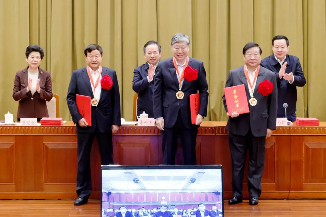 谭旭光获评山东省杰出企业家并记一等功 - 第1张 - 提加商用车网 谭旭光获评山东省杰出企业家并记一等功 - 第1张
