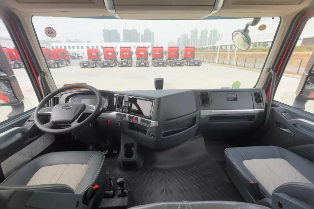 乘龙H5超轻版自动挡牵引车,助你赚钱如虎,财富“轻”松来! - 第4张 - 提加商用车网 乘龙H5超轻版自动挡牵引车,助你赚钱如虎,财富“轻”松来! - 第4张