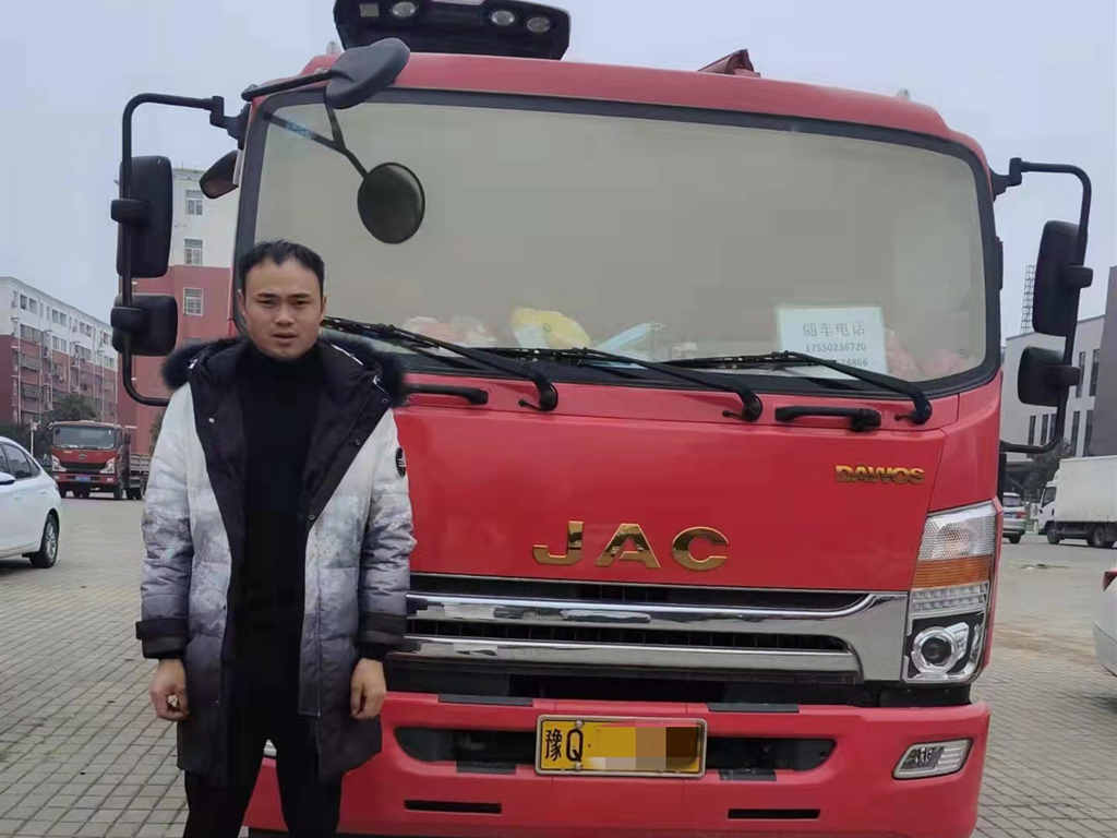 1号信赖 是90后网红更是“麦客” ,琪悦为何选择江淮德沃斯走南闯北 - 第3张 - 提加商用车网 1号信赖 是90后网红更是“麦客” ,琪悦为何选择江淮德沃斯走南闯北 - 第3张