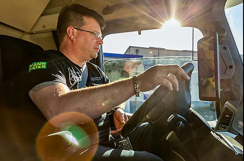 梅赛德斯-奔驰Actros:让赛车尽在掌控 - 第3张 - 提加商用车网 梅赛德斯-奔驰Actros:让赛车尽在掌控 - 第3张