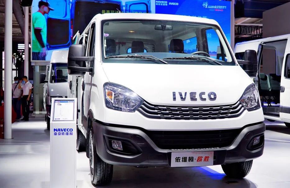 匠心独运!恭喜依维柯欧胜荣获“年度轻型客车之星”! - 第4张 - 提加商用车网 匠心独运!恭喜依维柯欧胜荣获“年度轻型客车之星”! - 第4张