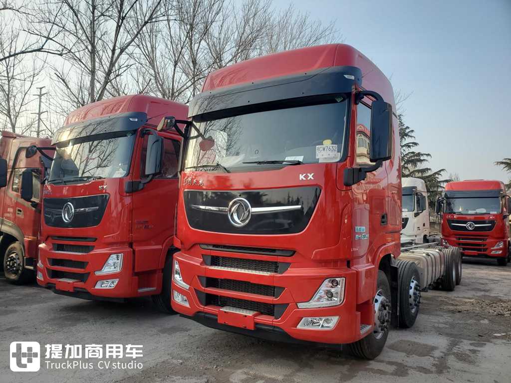 东风天龙旗舰前四后八载货车曝光，还是王者版，实拍带你看看啥配置