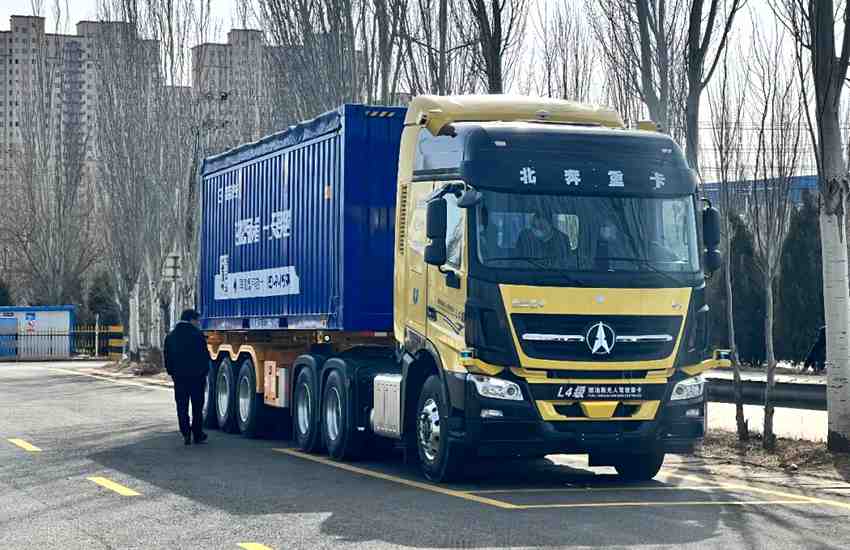 北奔重汽举办中蒙口岸智慧通关无人驾驶车辆演示活动