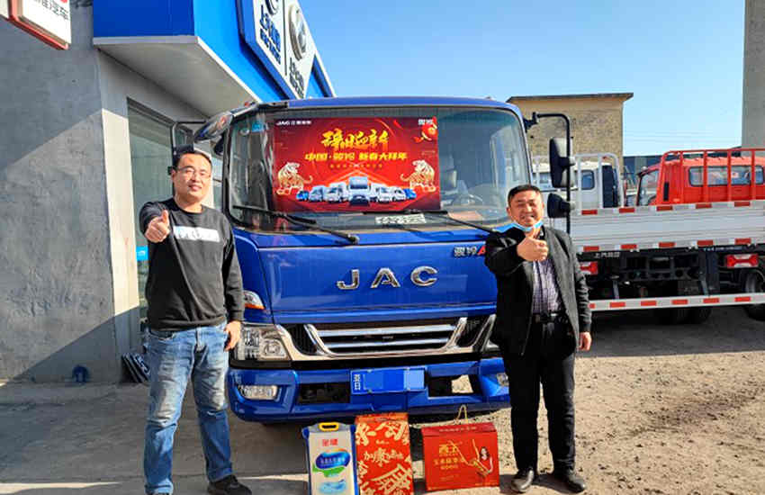 佳一通物流王总:只用骏铃,骏铃助我做大做强!
