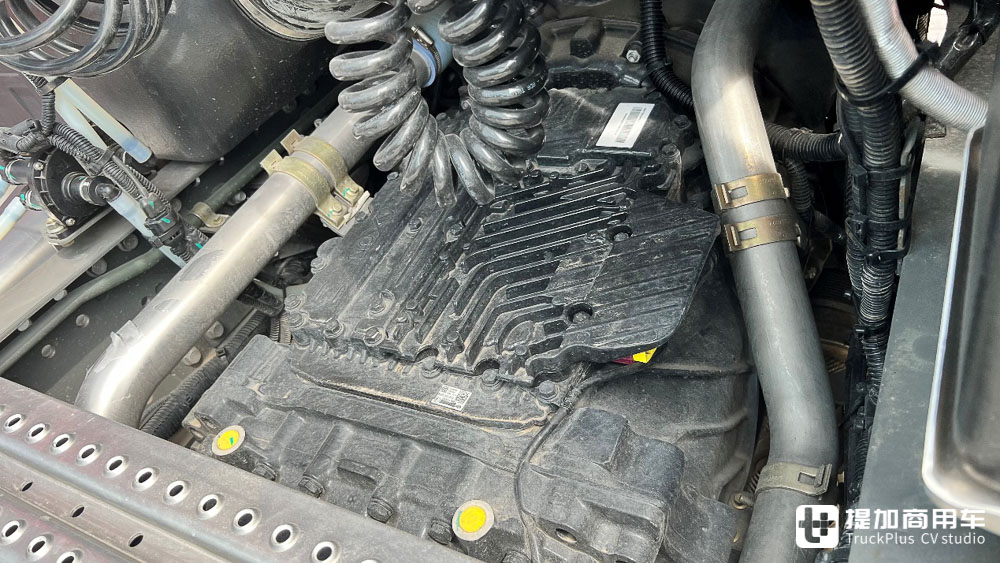 再回旗舰定位,实拍汕德卡C9H奢华版,带你看新一代汕德卡的具体变化 - 第10张 - 提加商用车网 再回旗舰定位,实拍汕德卡C9H奢华版,带你看新一代汕德卡的具体变化 - 第10张