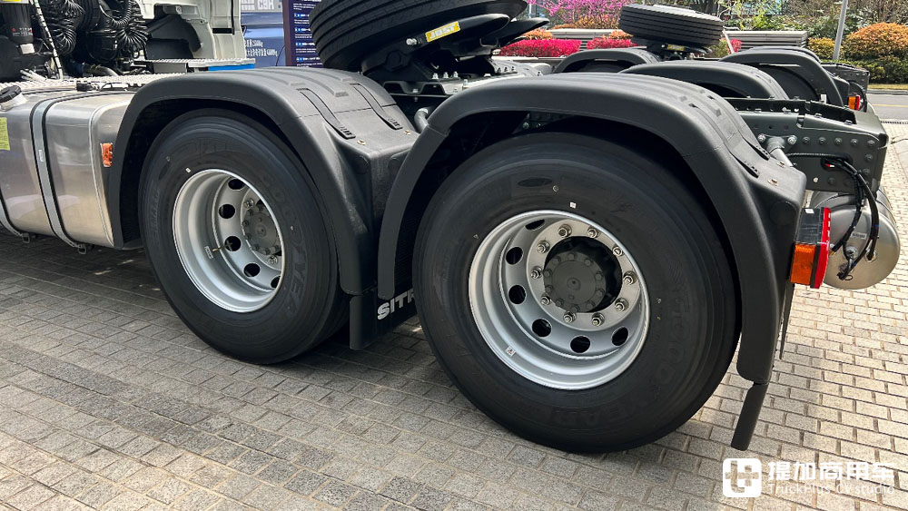 再回旗舰定位,实拍汕德卡C9H奢华版,带你看新一代汕德卡的具体变化 - 第11张 - 提加商用车网 再回旗舰定位,实拍汕德卡C9H奢华版,带你看新一代汕德卡的具体变化 - 第11张