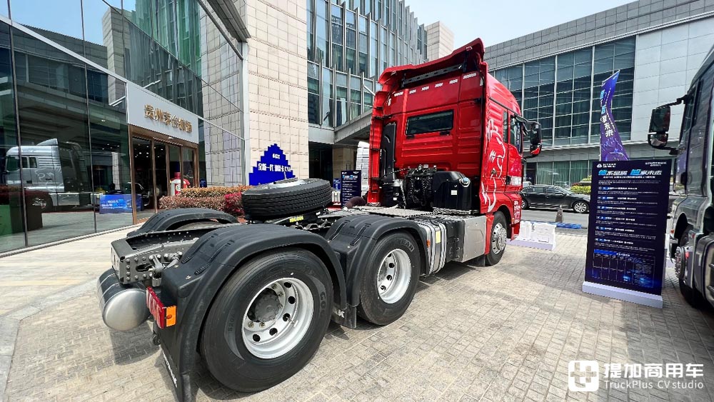 再回旗舰定位,实拍汕德卡C9H奢华版,带你看新一代汕德卡的具体变化 - 第12张 - 提加商用车网 再回旗舰定位,实拍汕德卡C9H奢华版,带你看新一代汕德卡的具体变化 - 第12张