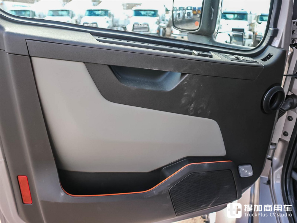 美国长头卡车生活舱能有多舒适?实拍沃尔沃VNL 860长头卡车告诉您 - 第13张 - 提加商用车网 美国长头卡车生活舱能有多舒适?实拍沃尔沃VNL 860长头卡车告诉您 - 第13张