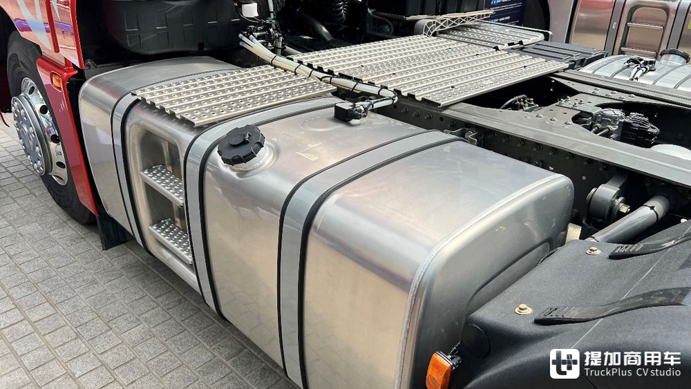 再回旗舰定位,实拍汕德卡C9H奢华版,带你看新一代汕德卡的具体变化 - 第13张 - 提加商用车网 再回旗舰定位,实拍汕德卡C9H奢华版,带你看新一代汕德卡的具体变化 - 第13张