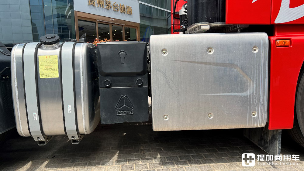 再回旗舰定位,实拍汕德卡C9H奢华版,带你看新一代汕德卡的具体变化 - 第14张 - 提加商用车网 再回旗舰定位,实拍汕德卡C9H奢华版,带你看新一代汕德卡的具体变化 - 第14张