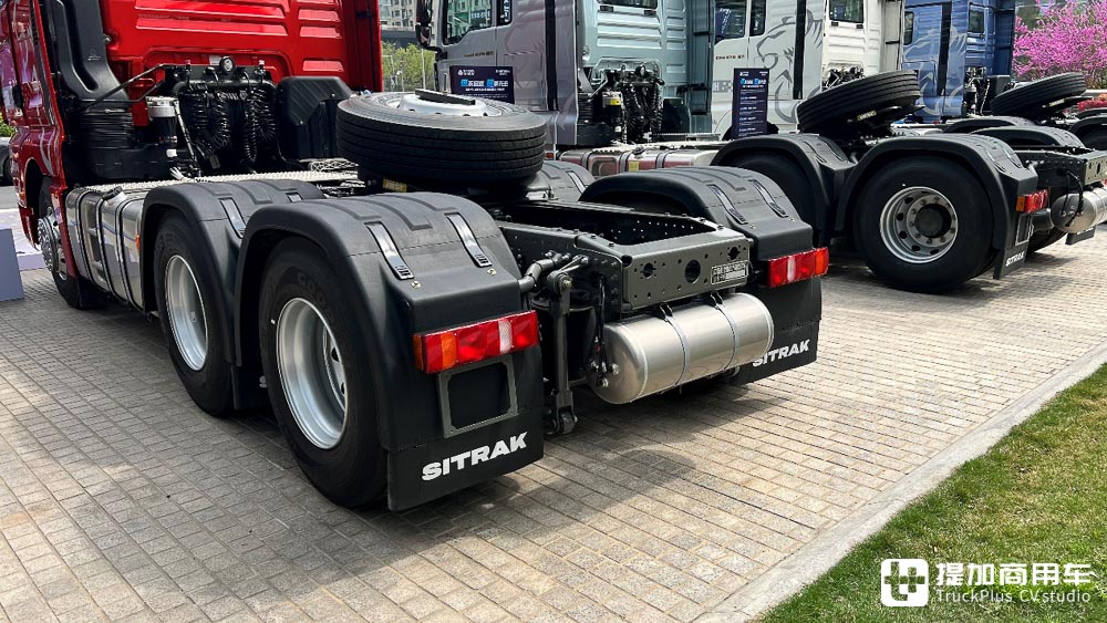 再回旗舰定位,实拍汕德卡C9H奢华版,带你看新一代汕德卡的具体变化 - 第15张 - 提加商用车网 再回旗舰定位,实拍汕德卡C9H奢华版,带你看新一代汕德卡的具体变化 - 第15张