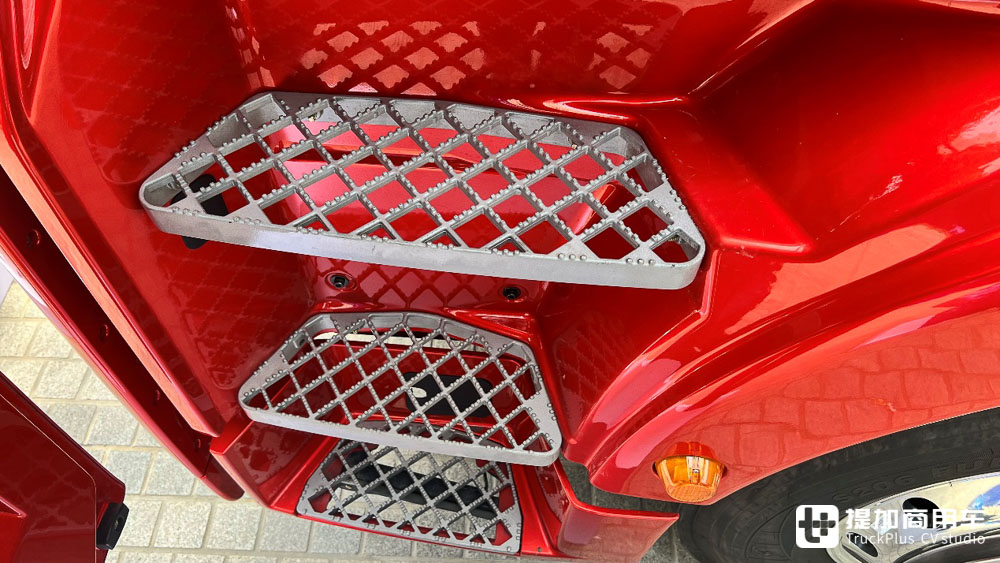 再回旗舰定位,实拍汕德卡C9H奢华版,带你看新一代汕德卡的具体变化 - 第18张 - 提加商用车网 再回旗舰定位,实拍汕德卡C9H奢华版,带你看新一代汕德卡的具体变化 - 第18张