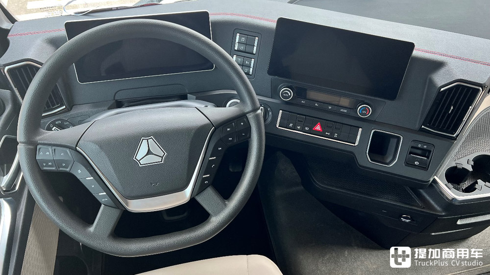 再回旗舰定位,实拍汕德卡C9H奢华版,带你看新一代汕德卡的具体变化 - 第21张 - 提加商用车网 再回旗舰定位,实拍汕德卡C9H奢华版,带你看新一代汕德卡的具体变化 - 第21张