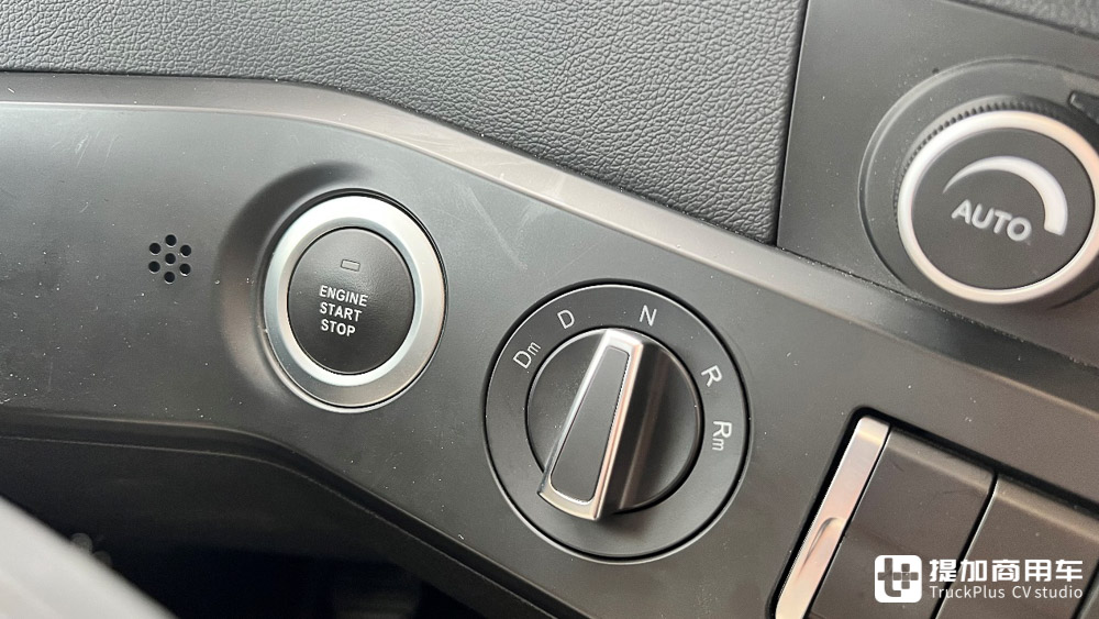 再回旗舰定位,实拍汕德卡C9H奢华版,带你看新一代汕德卡的具体变化 - 第23张 - 提加商用车网 再回旗舰定位,实拍汕德卡C9H奢华版,带你看新一代汕德卡的具体变化 - 第23张