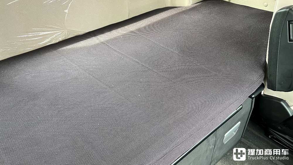 再回旗舰定位,实拍汕德卡C9H奢华版,带你看新一代汕德卡的具体变化 - 第29张 - 提加商用车网 再回旗舰定位,实拍汕德卡C9H奢华版,带你看新一代汕德卡的具体变化 - 第29张