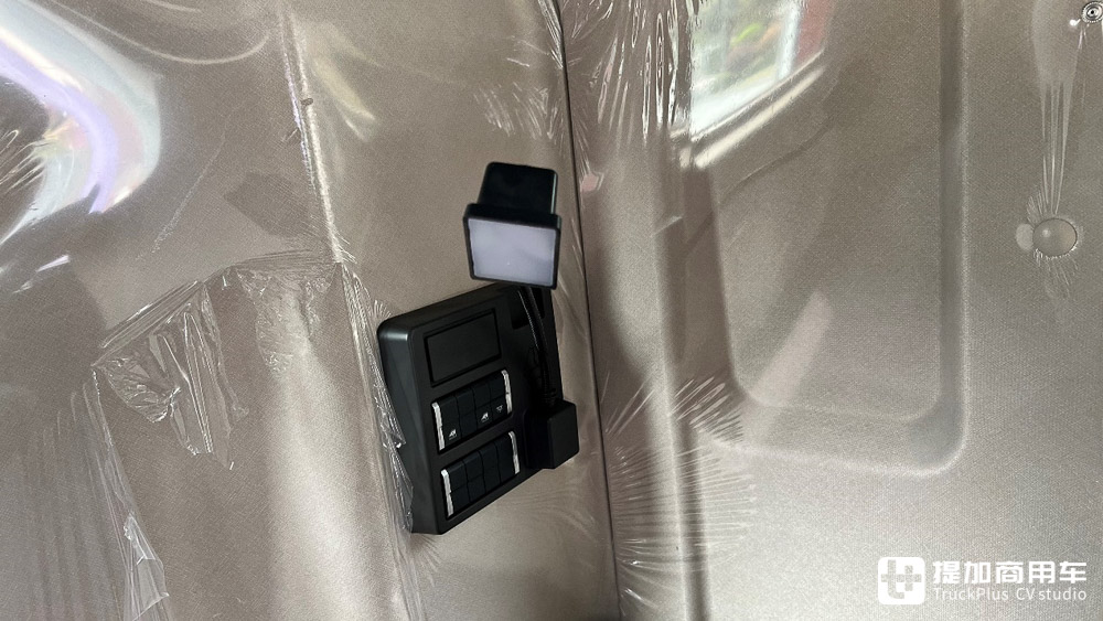 再回旗舰定位,实拍汕德卡C9H奢华版,带你看新一代汕德卡的具体变化 - 第30张 - 提加商用车网 再回旗舰定位,实拍汕德卡C9H奢华版,带你看新一代汕德卡的具体变化 - 第30张