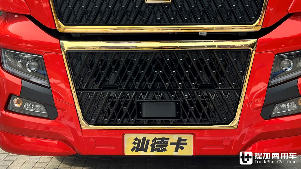 再回旗舰定位,实拍汕德卡C9H奢华版,带你看新一代汕德卡的具体变化 - 第3张 - 提加商用车网 再回旗舰定位,实拍汕德卡C9H奢华版,带你看新一代汕德卡的具体变化 - 第3张