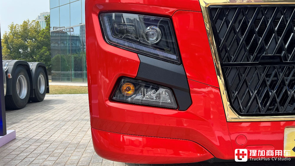 再回旗舰定位,实拍汕德卡C9H奢华版,带你看新一代汕德卡的具体变化 - 第4张 - 提加商用车网 再回旗舰定位,实拍汕德卡C9H奢华版,带你看新一代汕德卡的具体变化 - 第4张