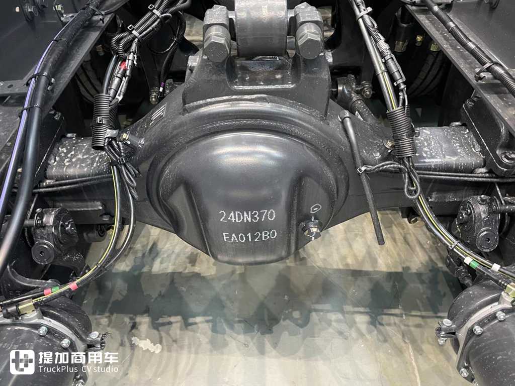 乘龙H5超轻版实拍评测 如何做到自重7.5吨? - 第10张 - 提加商用车网 乘龙H5超轻版实拍评测 如何做到自重7.5吨? - 第10张