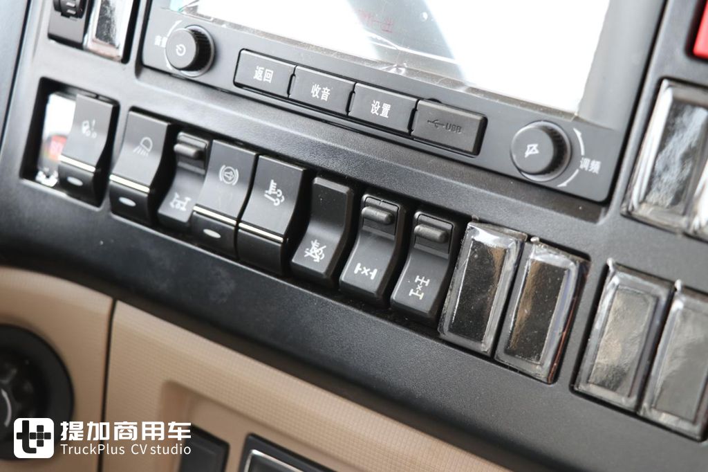 配潍柴12升国六发动机,还带侧面OK窗,金标豪沃TX430渣土车实拍 - 第11张 - 提加商用车网 配潍柴12升国六发动机,还带侧面OK窗,金标豪沃TX430渣土车实拍 - 第11张