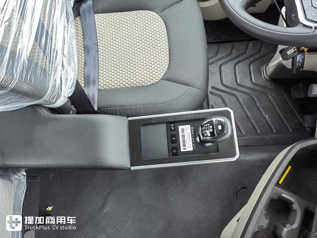 潮流酷炫,专属于年轻人的卡车,豪沃MAX 8X4载货车实拍 - 第11张 - 提加商用车网 潮流酷炫,专属于年轻人的卡车,豪沃MAX 8X4载货车实拍 - 第11张