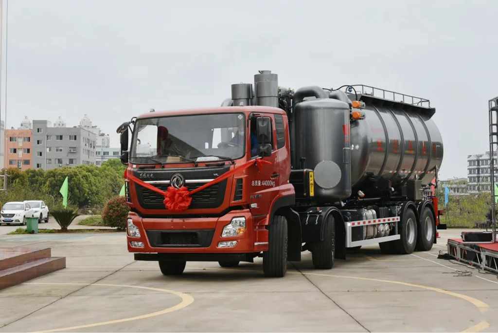 全国首发!这两款44吨的“大家伙”重磅亮相! - 第3张 - 提加商用车网 全国首发!这两款44吨的“大家伙”重磅亮相! - 第3张