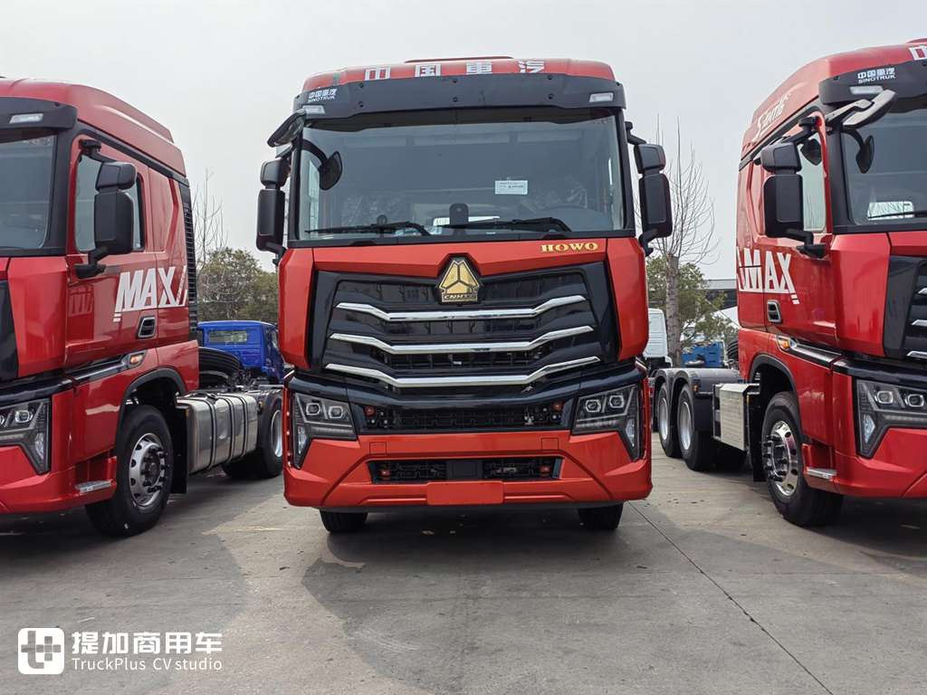 潮流酷炫,专属于年轻人的卡车,豪沃MAX 8X4载货车实拍 - 第2张 - 提加商用车网 潮流酷炫,专属于年轻人的卡车,豪沃MAX 8X4载货车实拍 - 第2张