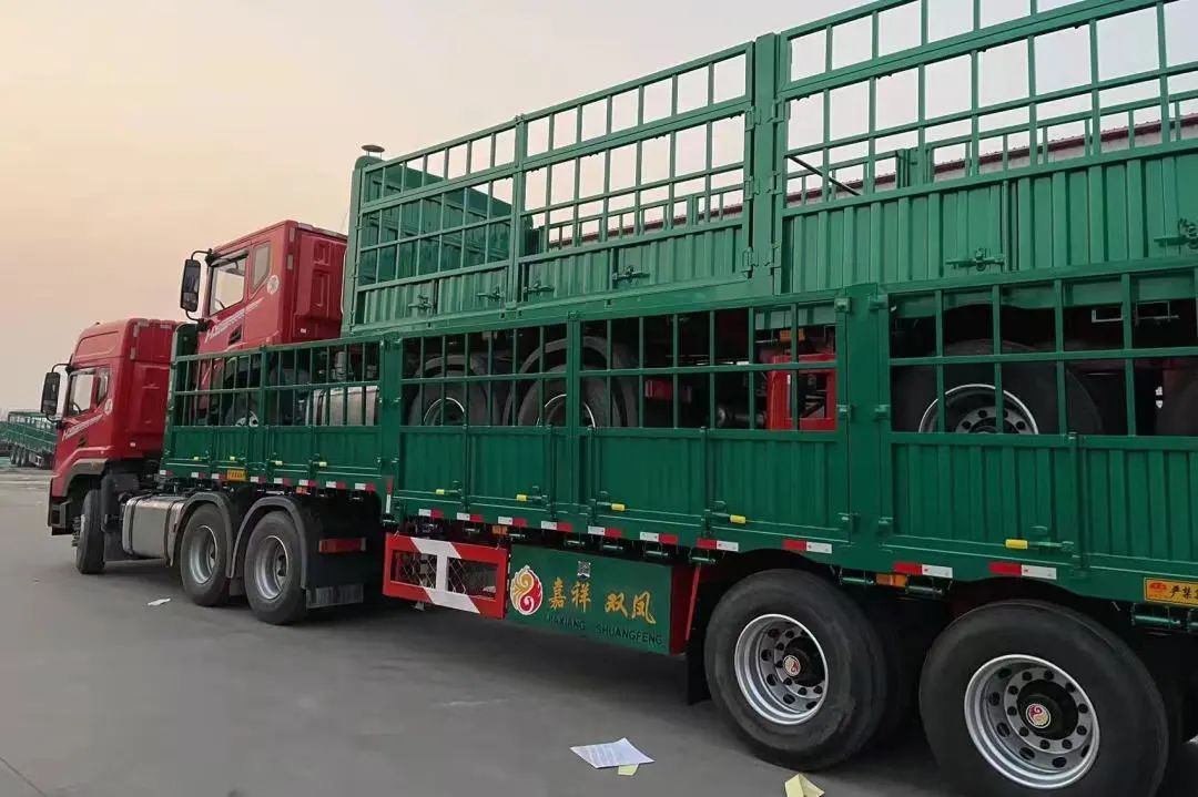 虎年发车红红火火!东风华神牵引子母车,资源运输新选择 - 第8张 - 提加商用车网 虎年发车红红火火!东风华神牵引子母车,资源运输新选择 - 第8张