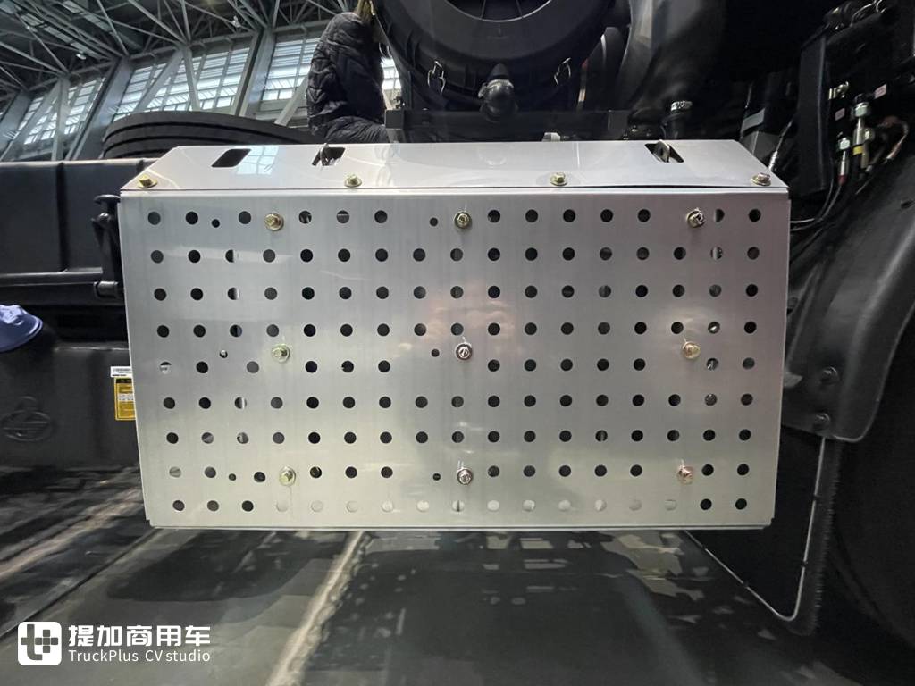 乘龙H5超轻版实拍评测 如何做到自重7.5吨? - 第5张 - 提加商用车网 乘龙H5超轻版实拍评测 如何做到自重7.5吨? - 第5张