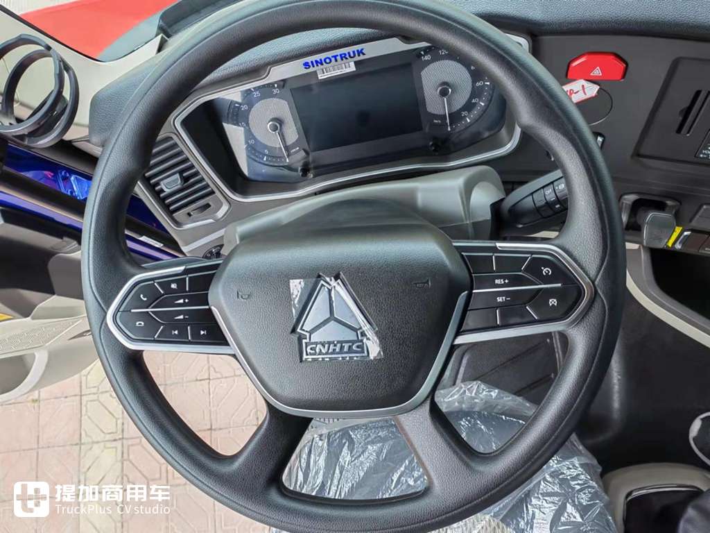 潮流酷炫,专属于年轻人的卡车,豪沃MAX 8X4载货车实拍 - 第6张 - 提加商用车网 潮流酷炫,专属于年轻人的卡车,豪沃MAX 8X4载货车实拍 - 第6张