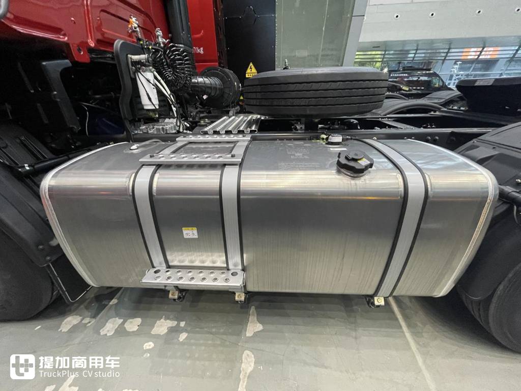 乘龙H5超轻版实拍评测 如何做到自重7.5吨? - 第6张 - 提加商用车网 乘龙H5超轻版实拍评测 如何做到自重7.5吨? - 第6张