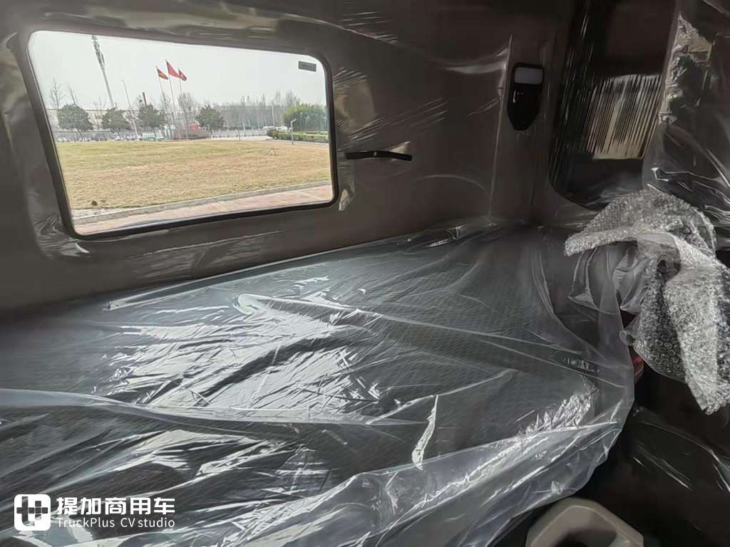 潮流酷炫,专属于年轻人的卡车,豪沃MAX 8X4载货车实拍 - 第9张 - 提加商用车网 潮流酷炫,专属于年轻人的卡车,豪沃MAX 8X4载货车实拍 - 第9张