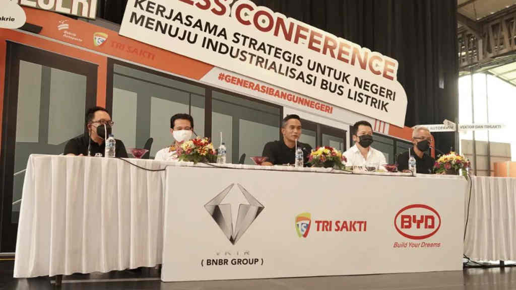 比亚迪携手Bakrie集团,与印尼巴士组装厂Tri Sakti开启电动巴士产业化进程 - 第1张 - 提加商用车网 比亚迪携手Bakrie集团,与印尼巴士组装厂Tri Sakti开启电动巴士产业化进程 - 第1张