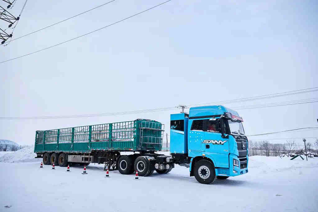 在电动汽车百人会引关注,江山EV550实力藏不住! - 第1张 - 提加商用车网 在电动汽车百人会引关注,江山EV550实力藏不住! - 第1张