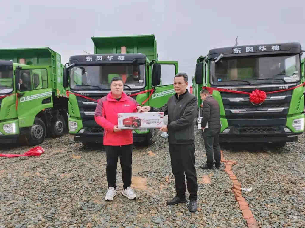 可靠的产品+不懈的努力,最终赢得岳阳自卸客户认可 - 第3张 - 提加商用车网 可靠的产品+不懈的努力,最终赢得岳阳自卸客户认可 - 第3张