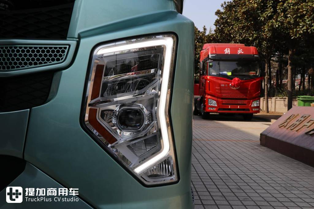 解放旗舰卡车新的天花板?解放鹰途商务舱超详细评测之外观内饰篇 - 第11张